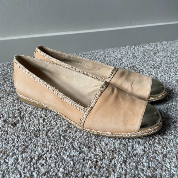 STUART Weitzman | Dree Gold Toe Espadrilles Flats - Picture 2 of 11